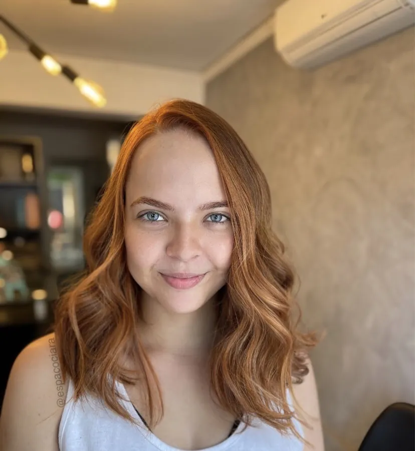 Cabelo ruivo cobre, ondulado