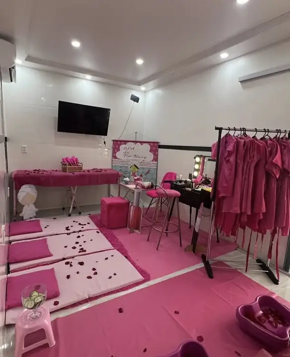 Sala do Spa Tia Nany com robes e colchonetes
